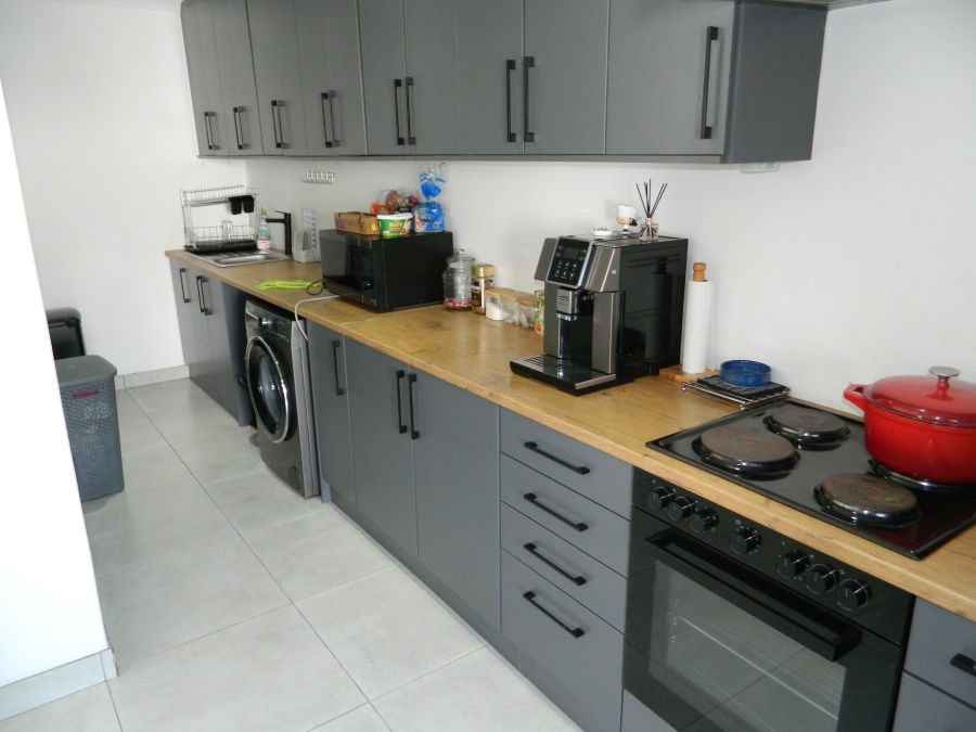 1 Bedroom Property for Sale in Lemoenkloof Western Cape